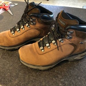 Wind River hiking boots ladies size 8 tan/suede good used condition